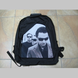 Depeche mode  ruksak čierny, 100% polyester. Rozmery: Výška 42 cm, šírka 34 cm, hĺbka až 22 cm pri plnom obsahu